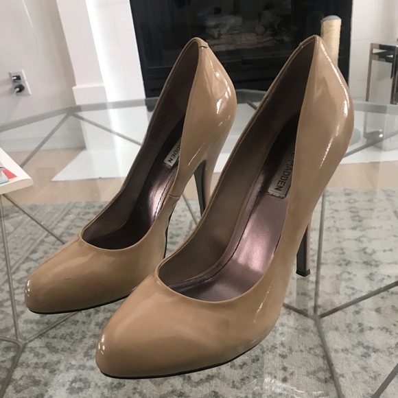 Steve Madden nude pumps.